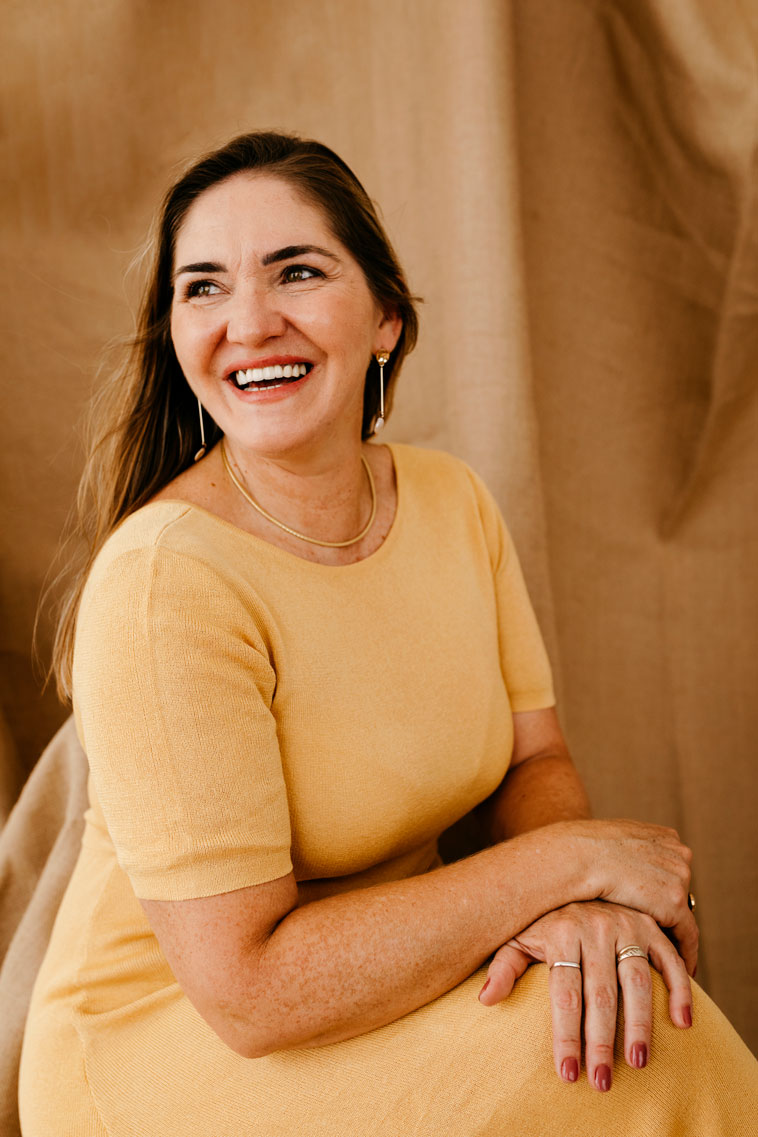 Mujer emprendedora oficina Granada empresaria retrato